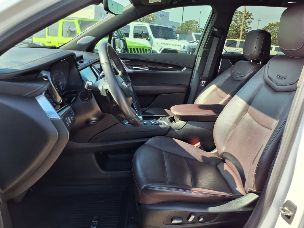 Used 2024 Cadillac XT6 Premium Luxury w/ Technology Package FWD image 25