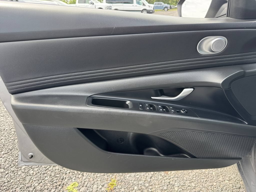 Used 2025 Hyundai Elantra SEL FWD image 34
