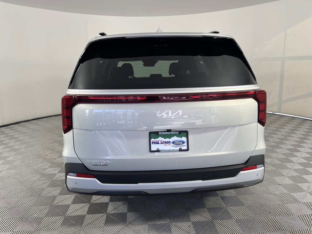 Used 2025 Kia Carnival EX image 4