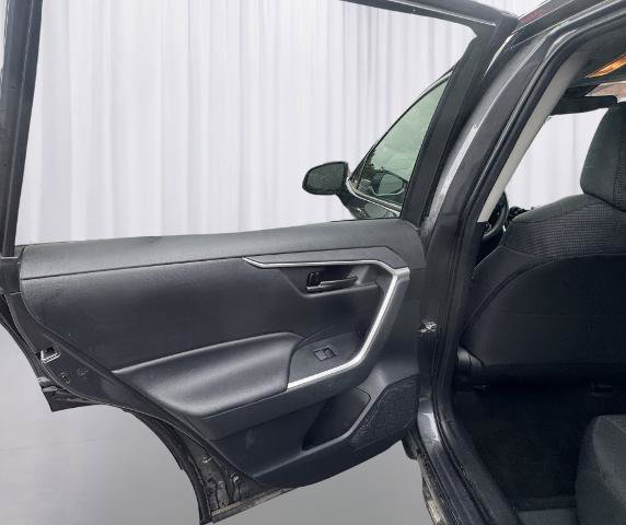 Used 2019 Toyota RAV4 LE AWD/4WD image 37