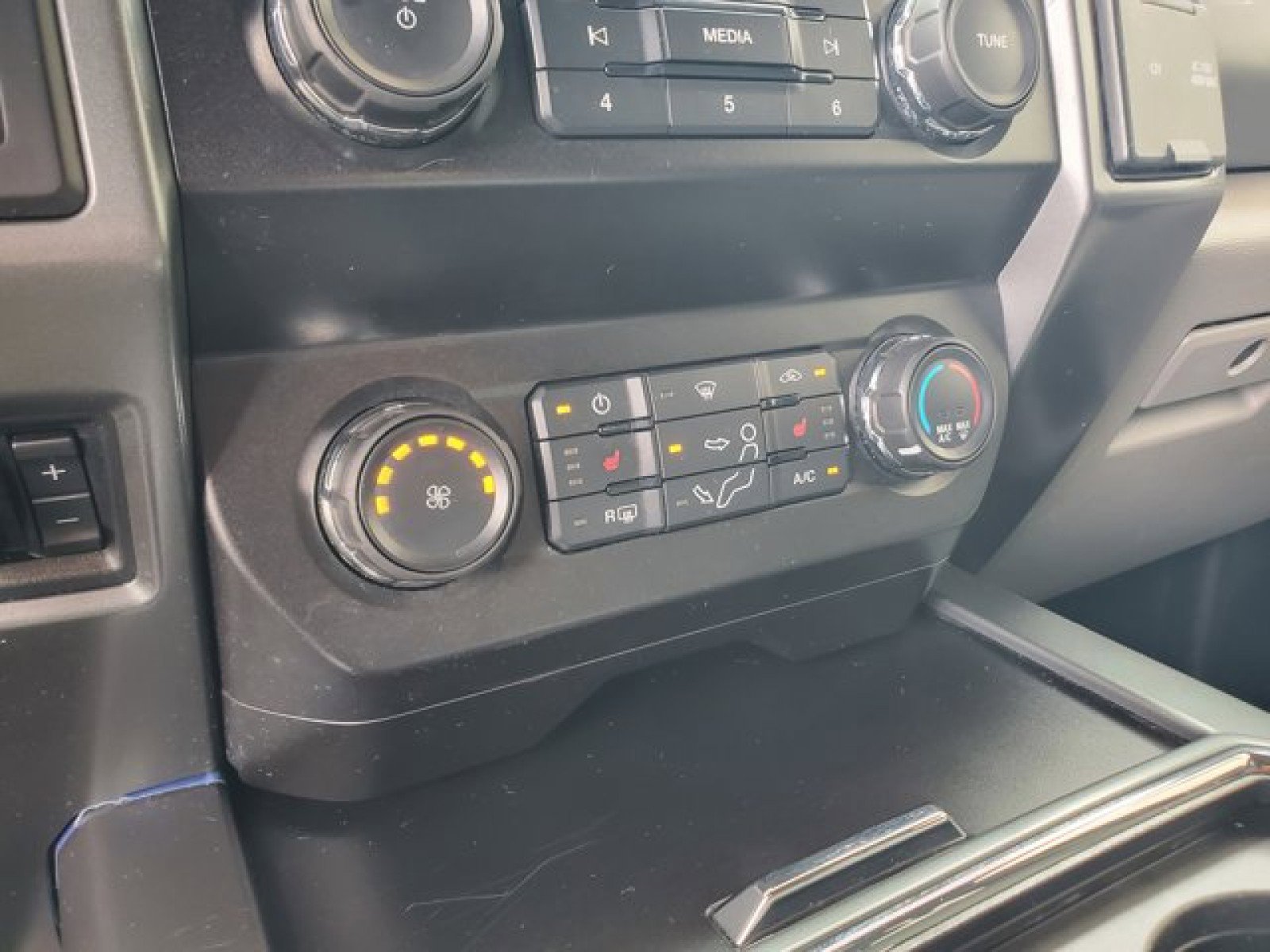 Certified 2021 Ford F250 XLT w/ XLT Premium Package AWD/4WD image 24