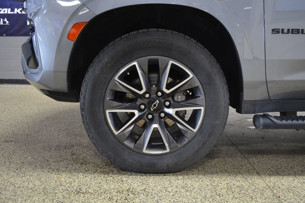 Used 2022 Chevrolet Suburban Z71 w/ Luxury Package AWD/4WD image 11