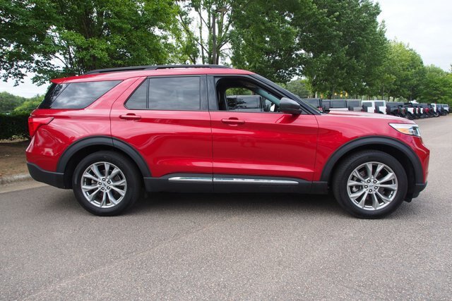 Certified 2023 Ford Explorer XLT w/ Equipment Group 202A RWD image 8