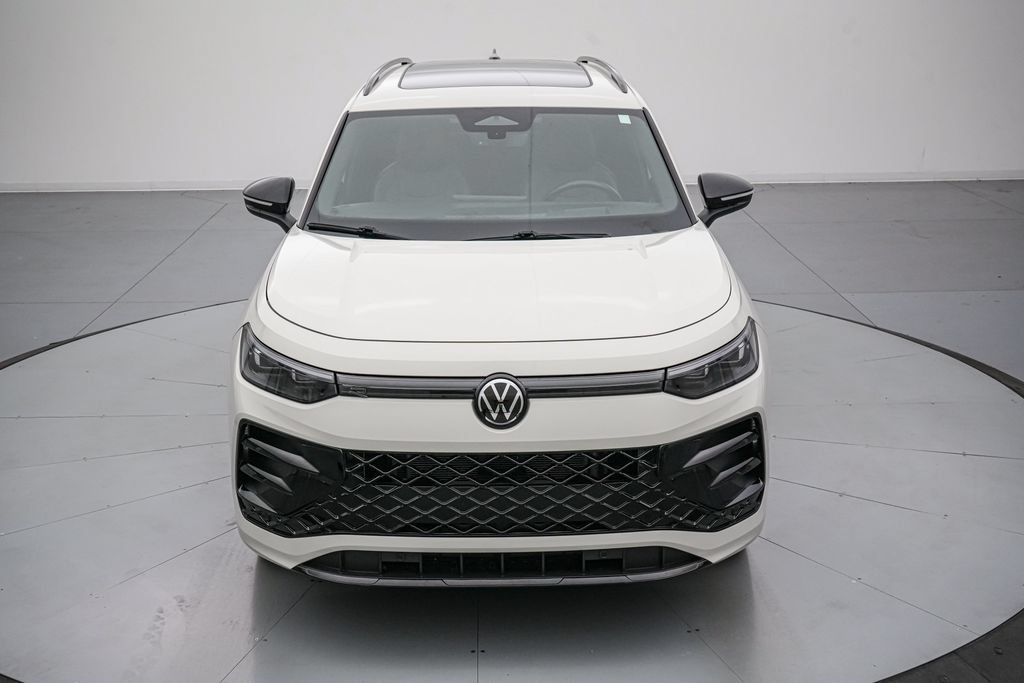 Used 2025 Volkswagen Tiguan SE R-Line AWD/4WD image 9