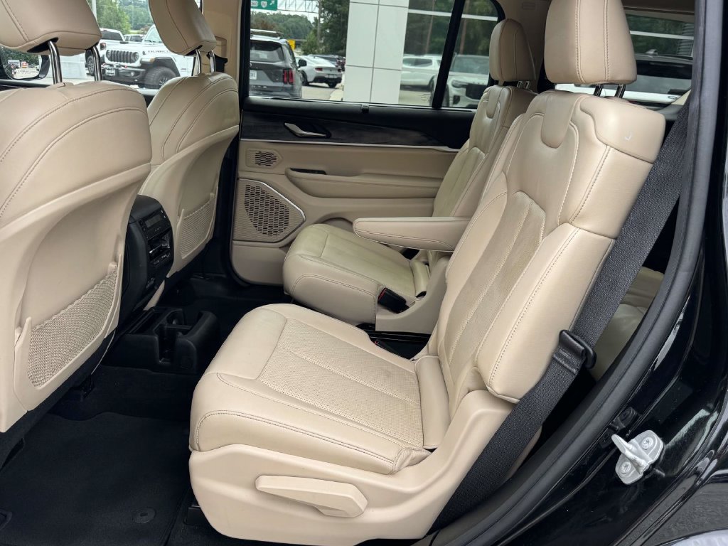 Used 2022 Jeep Grand Cherokee L Limited w/ Luxury Tech Group II AWD/4WD image 19