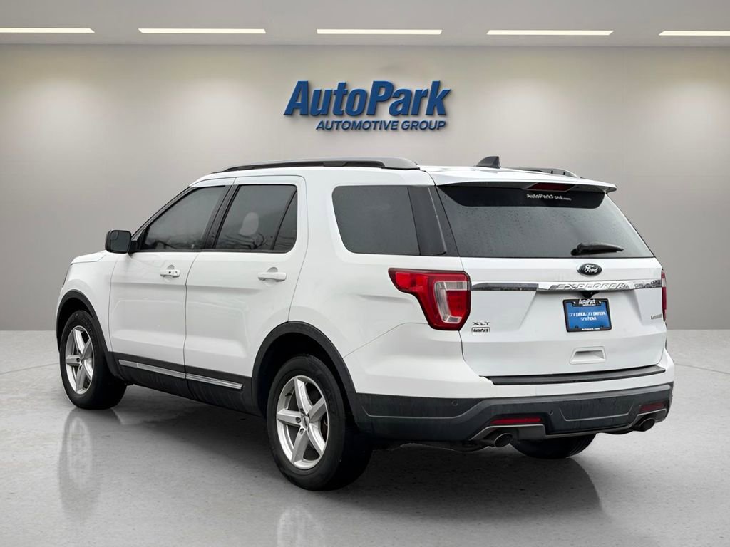 Certified 2018 Ford Explorer XLT FWD image 5
