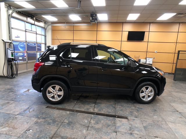 Used 2022 Chevrolet Trax LT w/ LT Convenience Package AWD/4WD image 8