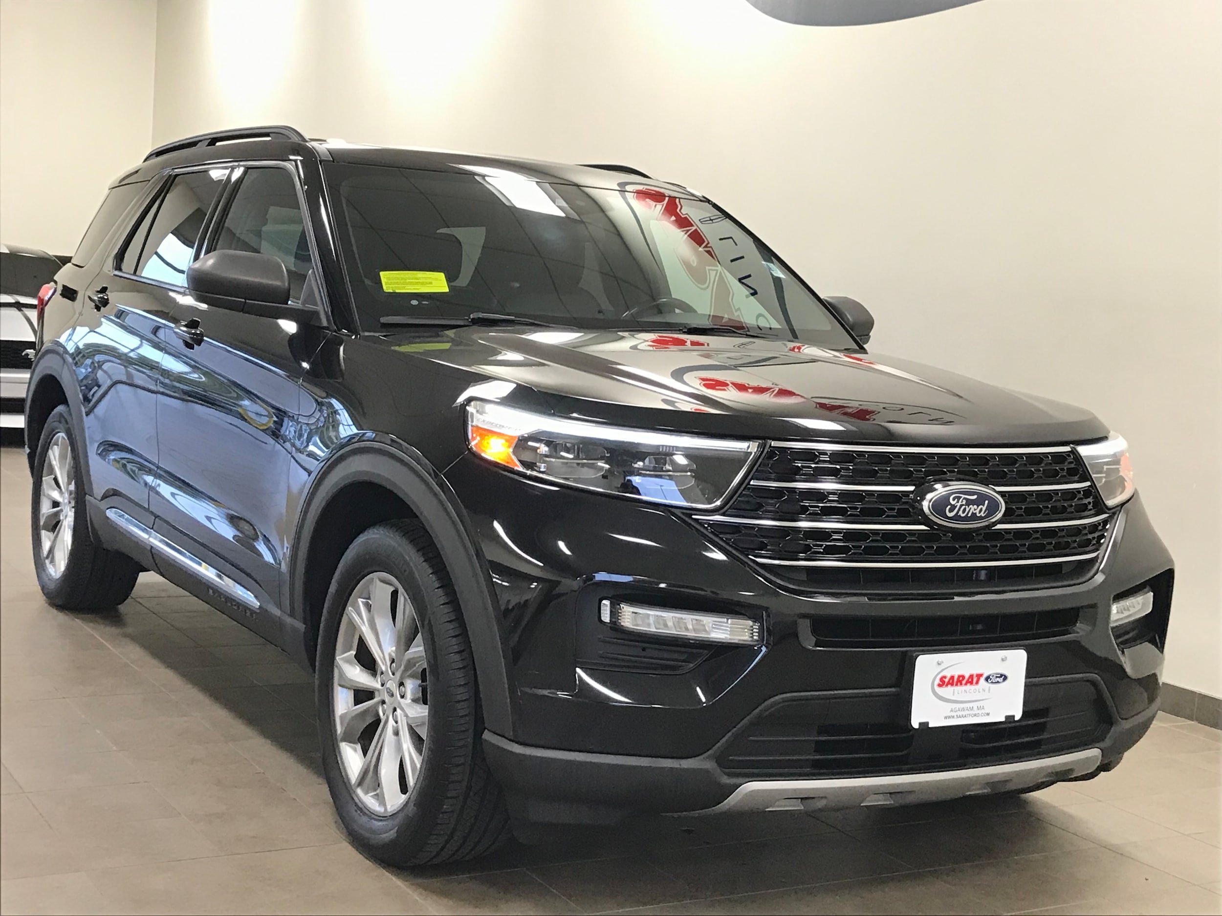 Certified 2020 Ford Explorer XLT w/ Equipment Group 202A AWD/4WD image 2