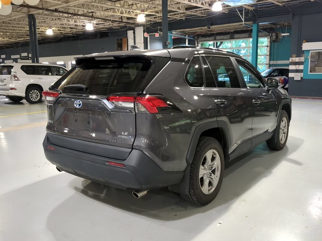 Used 2024 Toyota RAV4 LE AWD/4WD image 8