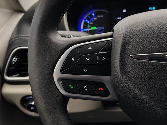 Used 2024 Chrysler Pacifica Limited FWD image 35