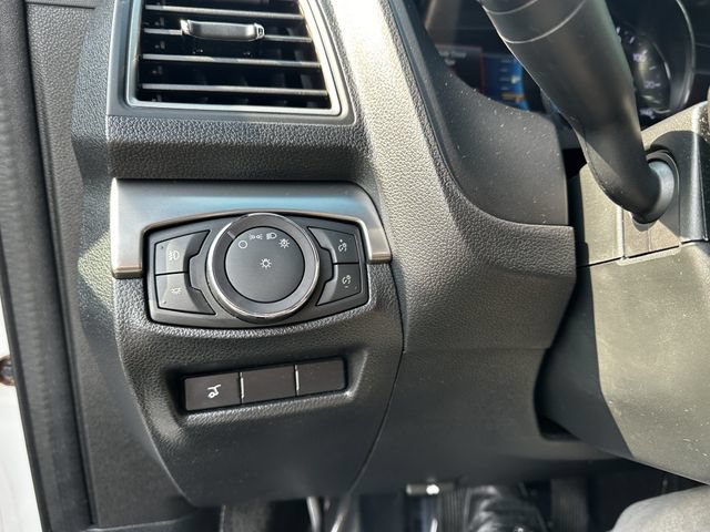 Certified 2018 Ford Explorer XLT w/ Equipment Group 202A AWD/4WD image 30