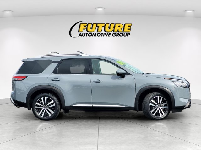 Used 2024 Nissan Pathfinder Platinum w/ Cargo Package FWD image 3