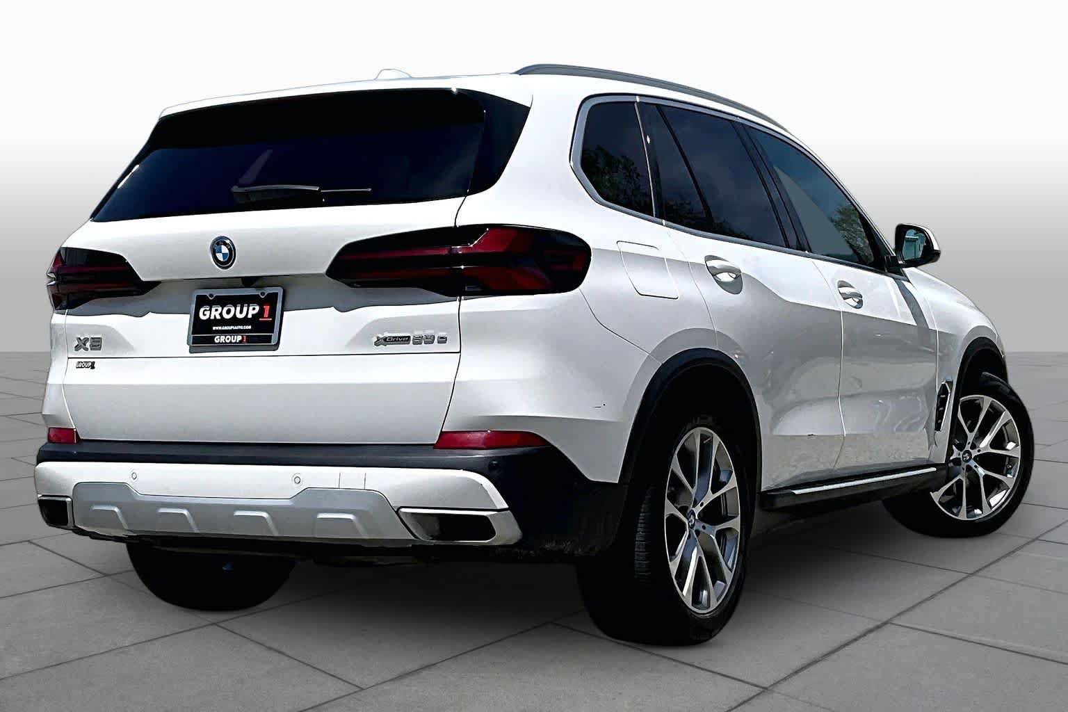 Used 2025 BMW X5 xDrive50e AWD/4WD image 13