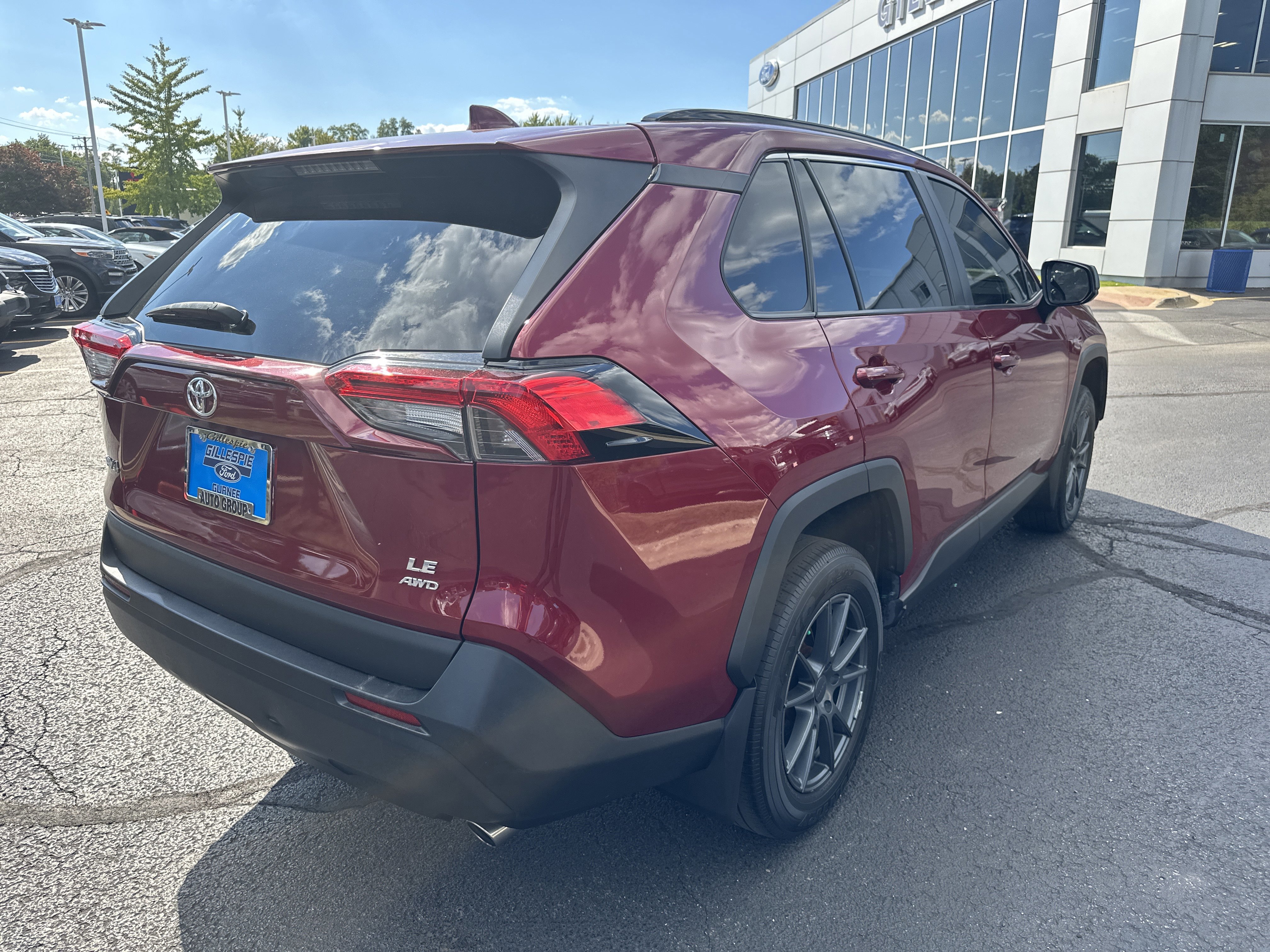 Used 2021 Toyota RAV4 LE video 3