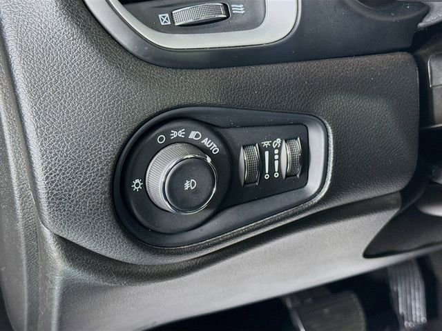 Used 2021 Jeep Renegade Latitude w/ Sun & Sound Group image 10