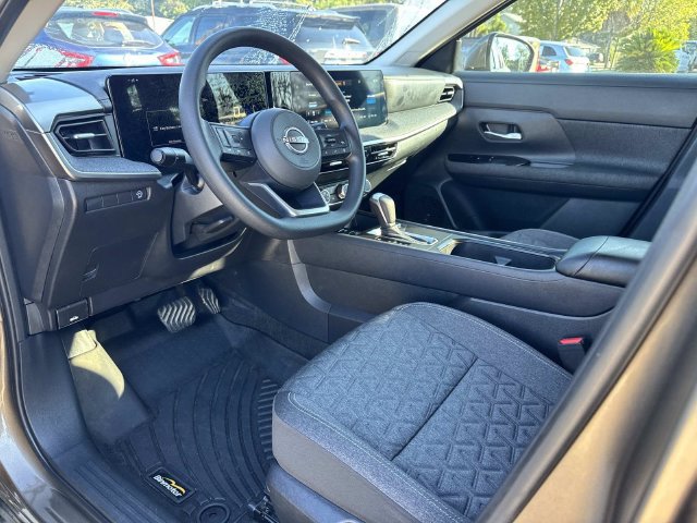 Used 2025 Nissan Kicks SV w/ SV Premium Package FWD image 19