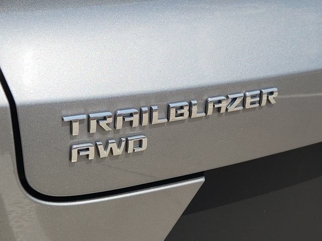 Used 2025 Chevrolet TrailBlazer LT AWD/4WD image 12