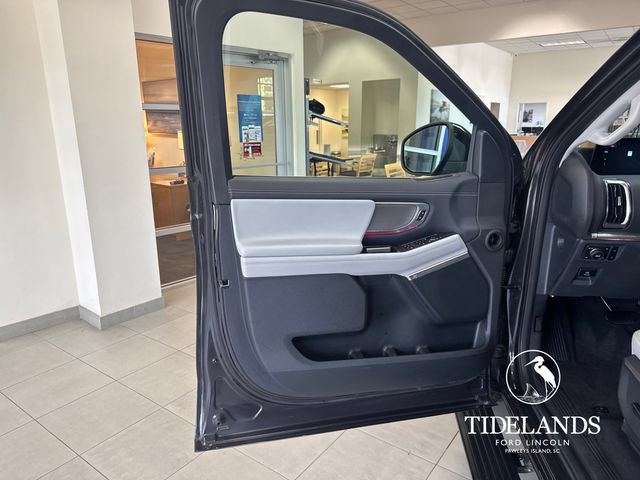 Certified 2025 Ford Expedition Platinum w/ Driver's Package AWD/4WD image 13