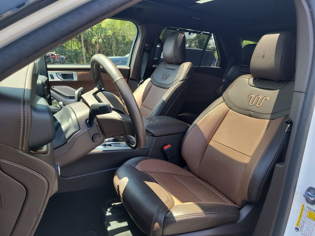 Certified 2024 Ford Explorer King Ranch w/ Technology Package AWD/4WD image 19