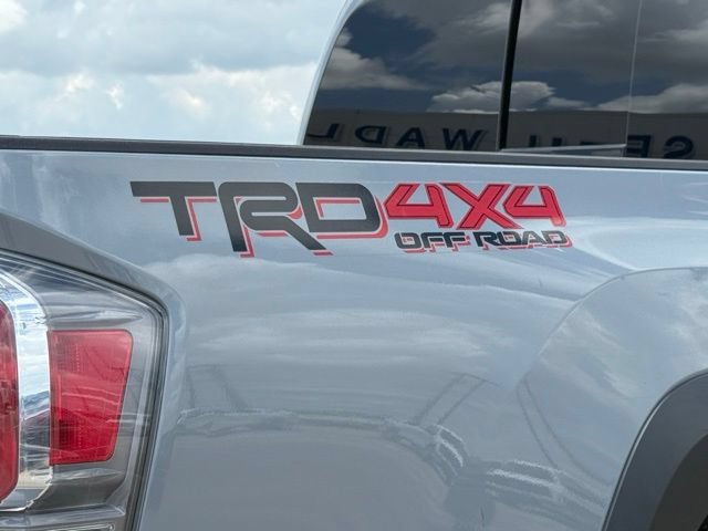 Used 2020 Toyota Tacoma TRD Off-Road AWD/4WD image 11