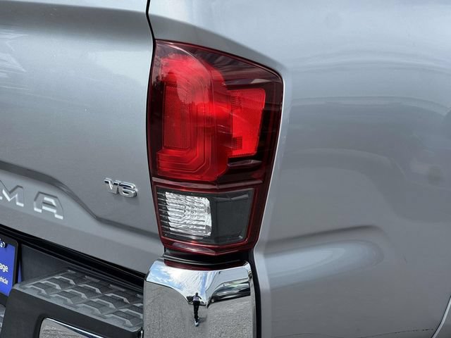 Used 2018 Toyota Tacoma SR5 w/ Four Season Floor Mat Package AWD/4WD image 9