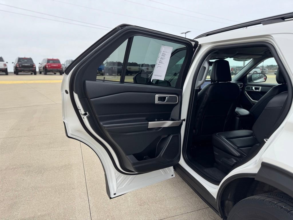 Certified 2023 Ford Explorer XLT w/ Equipment Group 202A AWD/4WD image 32