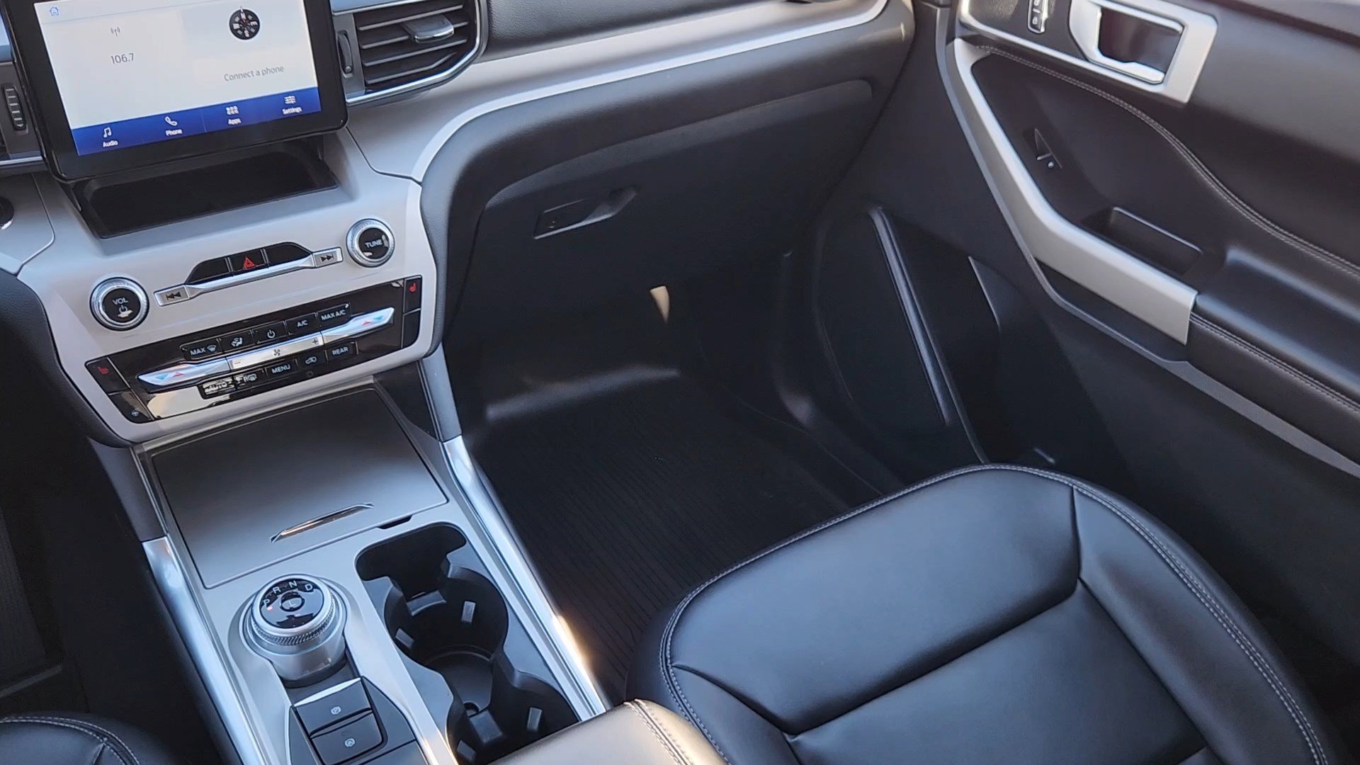 Certified 2023 Ford Explorer XLT w/ Equipment Group 202A image 18