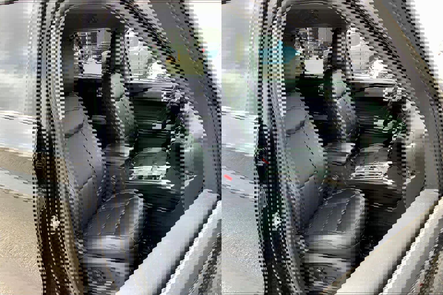 Certified 2022 Ford Explorer Limited w/ Equipment Group 301A image 9