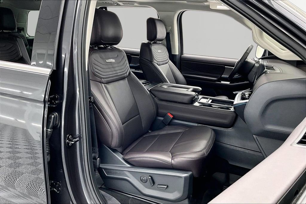 Certified 2025 Ford Expedition Platinum w/ Platinum Ultimate Package AWD/4WD image 7