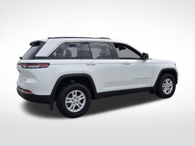 Used 2025 Jeep Grand Cherokee Laredo w/ MOPAR Finishing Package RWD image 9