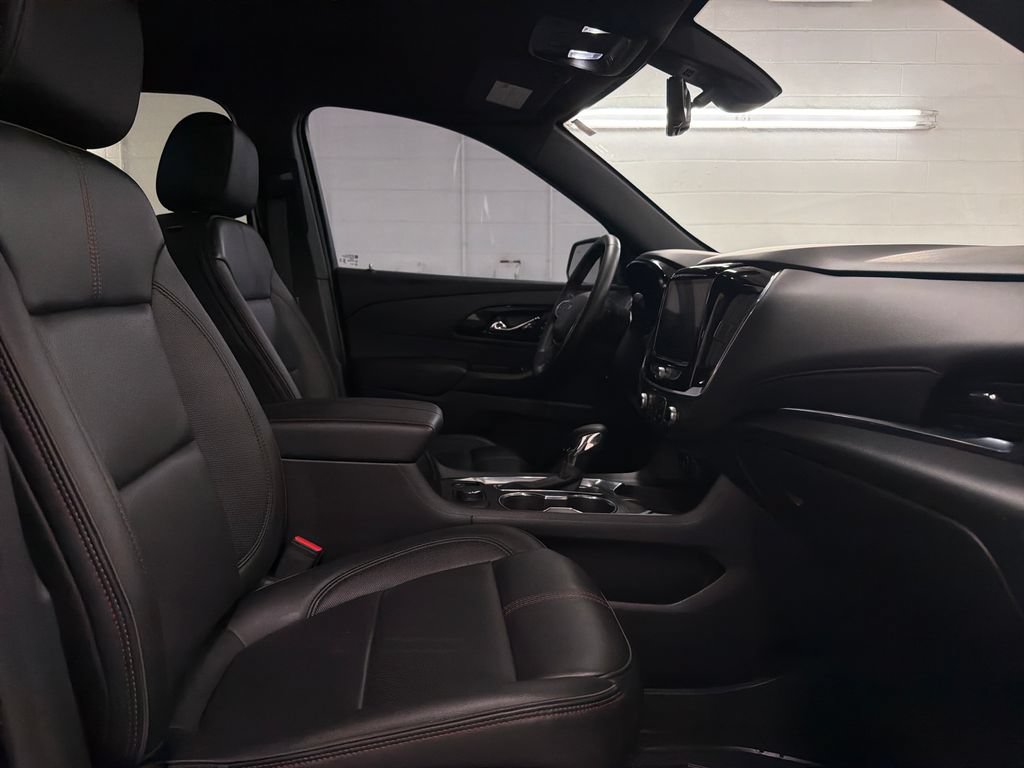Used 2023 Chevrolet Traverse RS FWD image 30