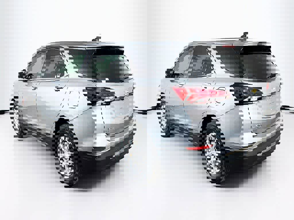 Used 2024 Chevrolet Equinox LT image 3