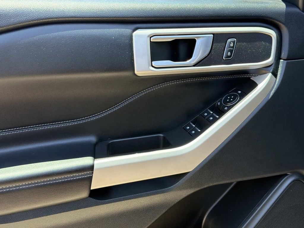 Certified 2023 Ford Explorer XLT RWD image 24
