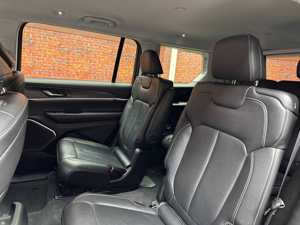 Used 2022 Jeep Grand Cherokee L Limited AWD/4WD image 25