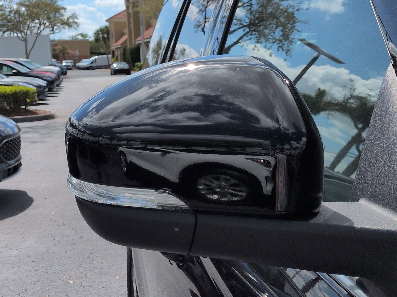 Certified 2025 Ford Expedition Active image 12