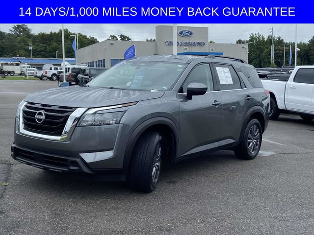 Used 2025 Nissan Pathfinder SV FWD image 3