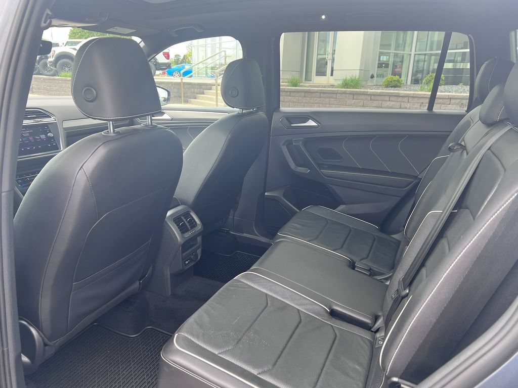 Used 2022 Volkswagen Tiguan SEL R-Line AWD/4WD image 12