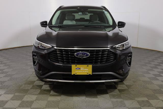 Certified 2023 Ford Escape Platinum w/ Class II Trailer Tow Package AWD/4WD image 4