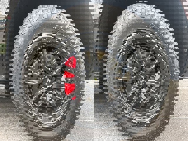 Used 2023 GMC Yukon AT4 w/ Technology Package image 4