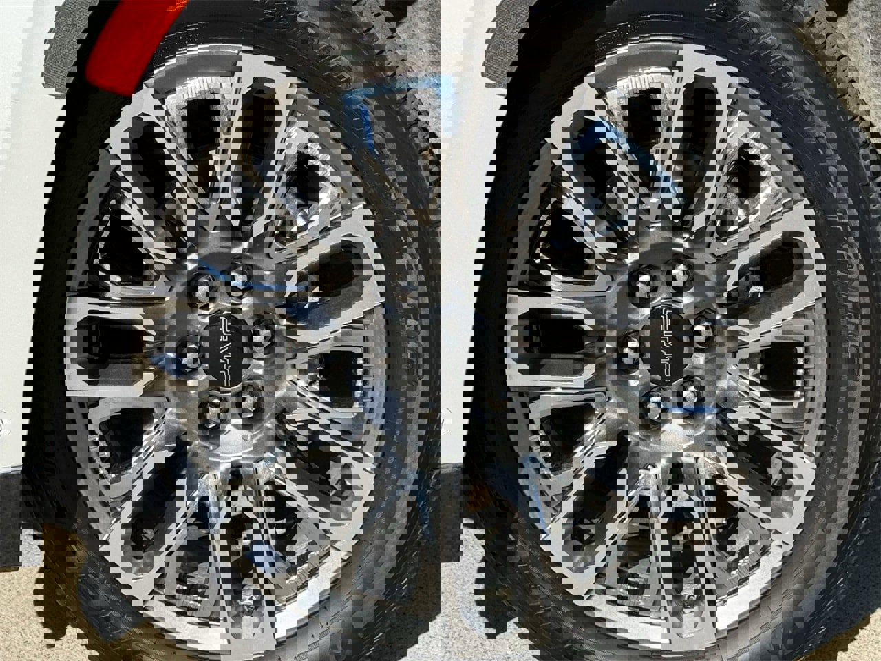 Used 2023 GMC Yukon Denali Ultimate image 9