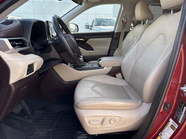 Used 2021 Toyota Highlander XLE image 8