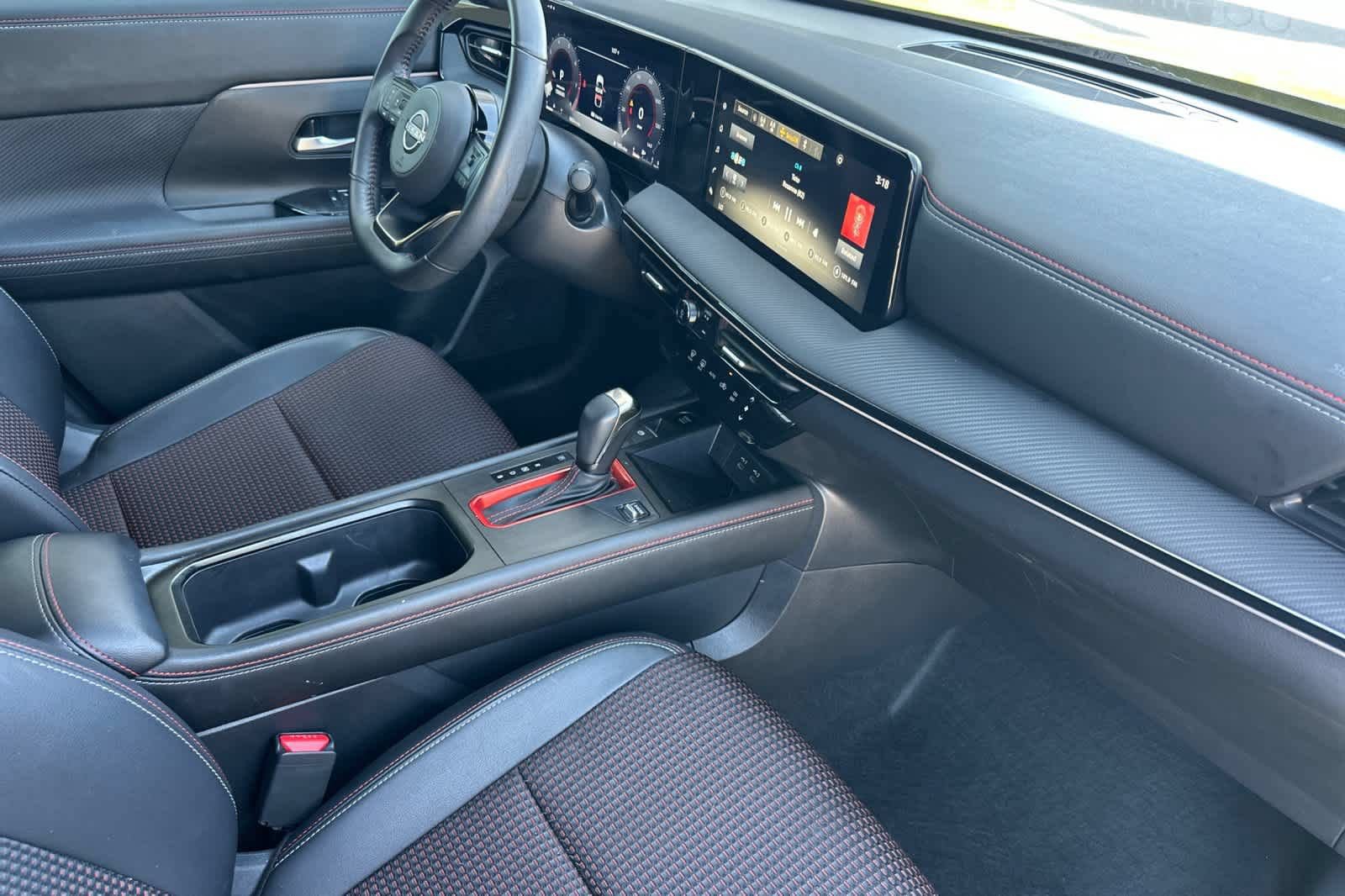 Used 2025 Nissan Kicks SR FWD image 17