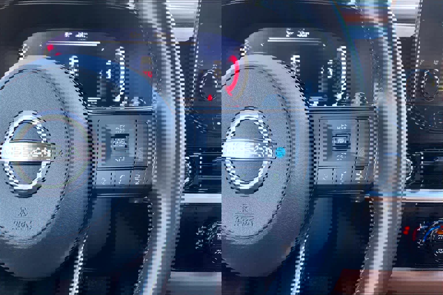 Used 2024 Nissan Pathfinder Platinum w/ Cargo Package image 23