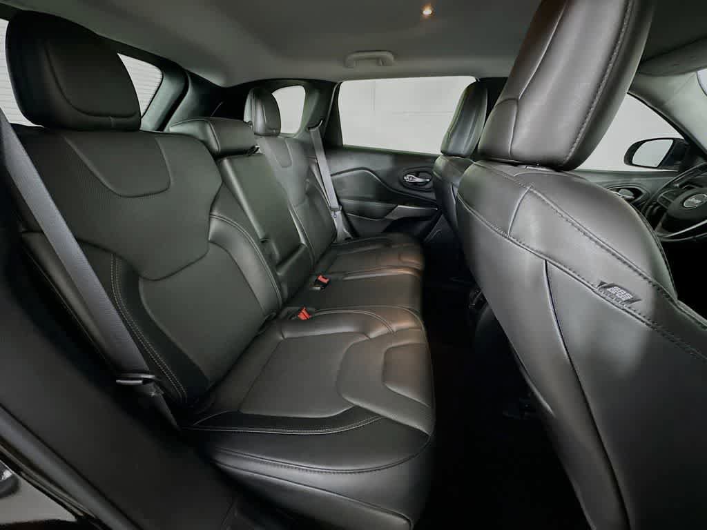 Used 2021 Jeep Cherokee Latitude Lux w/ Comfort/Convenience Group FWD image 31