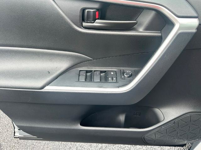 Used 2025 Toyota RAV4 LE AWD/4WD image 12