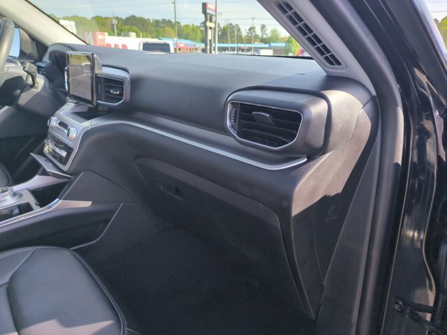 Certified 2022 Ford Explorer XLT w/ Equipment Group 202A AWD/4WD image 37