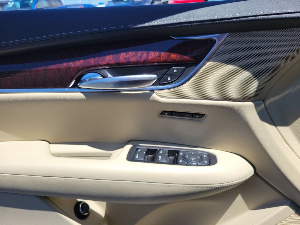 Used 2017 Cadillac XT5 Luxury w/ Driver Awareness Package AWD/4WD image 19