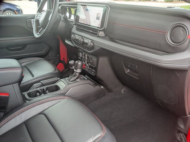 Used 2024 Jeep Wrangler Unlimited Rubicon w/ Technology Group image 39