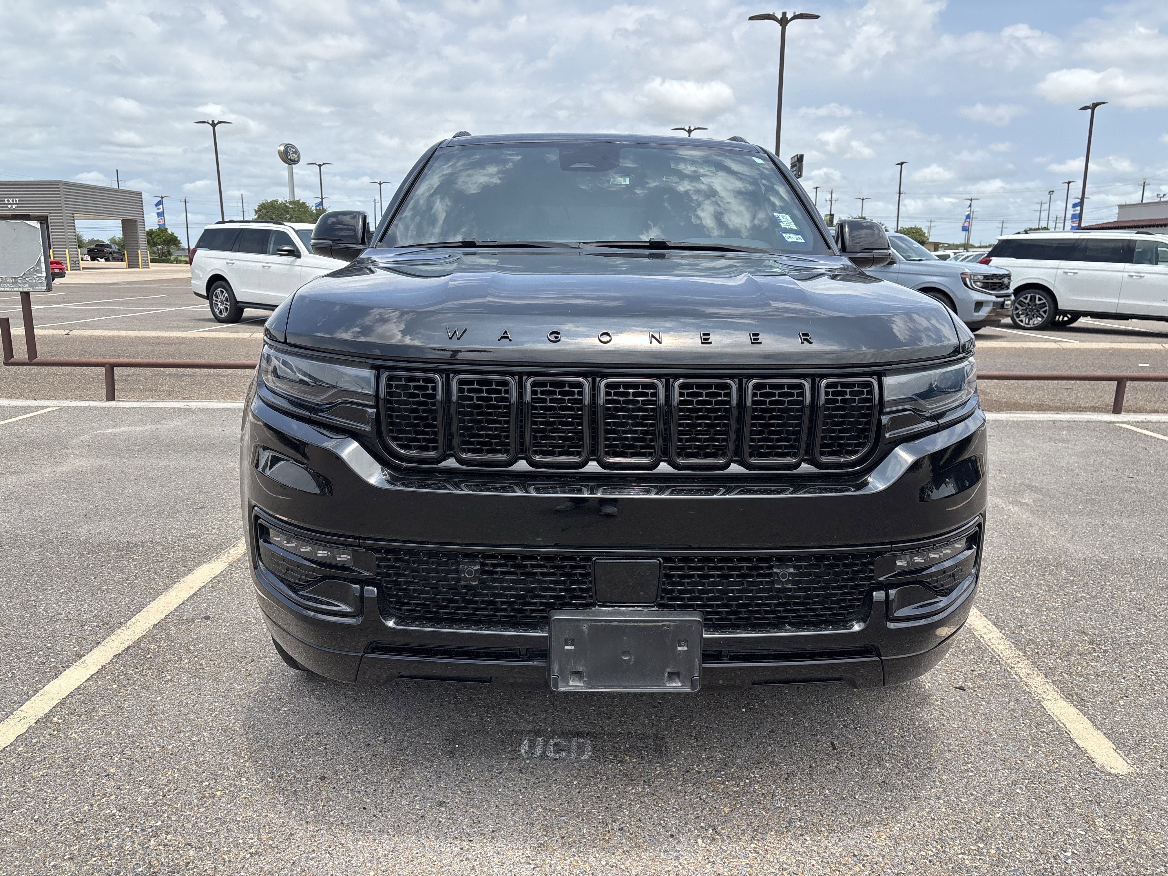 Used 2023 Jeep Wagoneer Series II AWD/4WD image 6