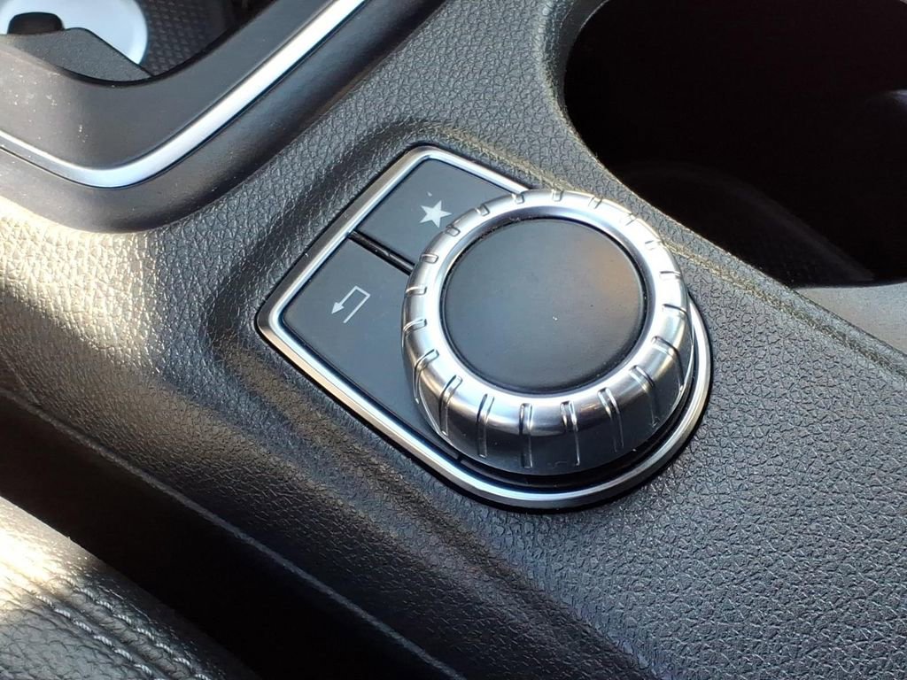 Used 2019 Mercedes-Benz GLA 250 4MATIC image 21
